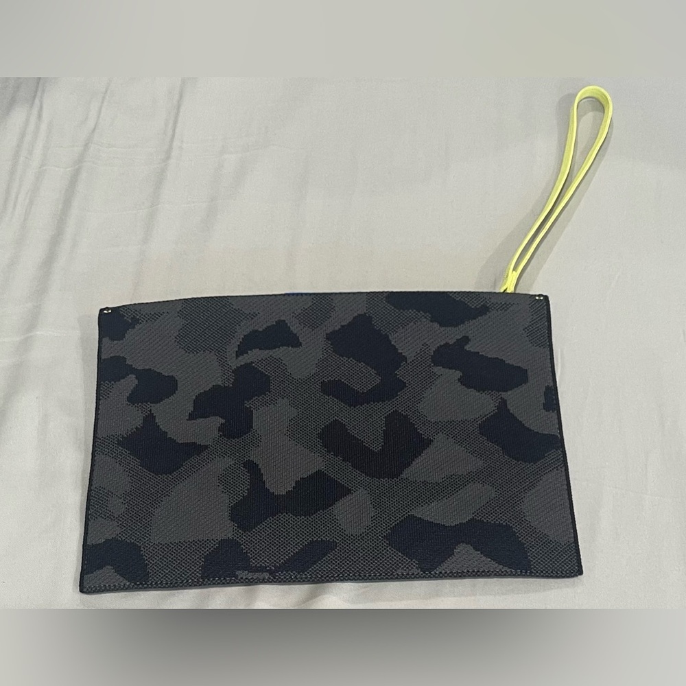 Rothy’s Camouflage Black and Gray Essential Pouch Camo EUC o - Picture 2 of 3